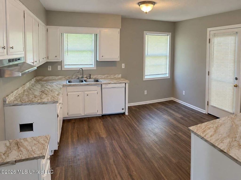 1902 Merrimac Cove, Southaven, MS 38671 — photo 2