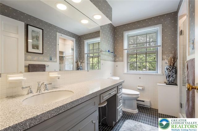 2898 Fairfield Drive, Salisbury Twp, PA 18103