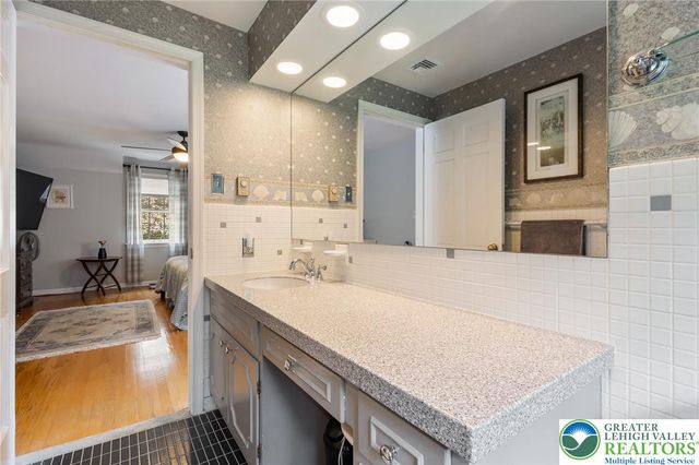 2898 Fairfield Drive, Salisbury Twp, PA 18103