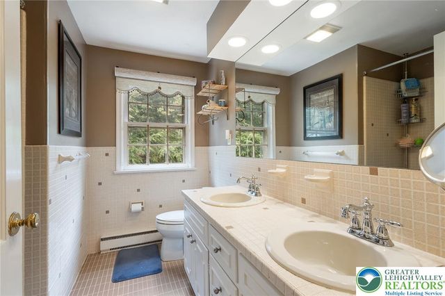 2898 Fairfield Drive, Salisbury Twp, PA 18103