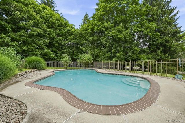4 Rena Marie Circle, Washingtonville, NY 10992