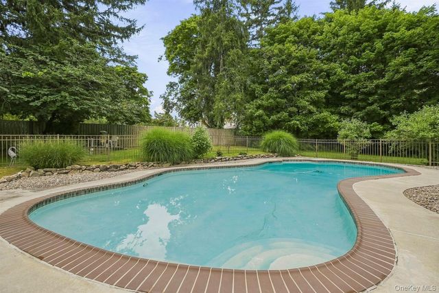 4 Rena Marie Circle, Washingtonville, NY 10992