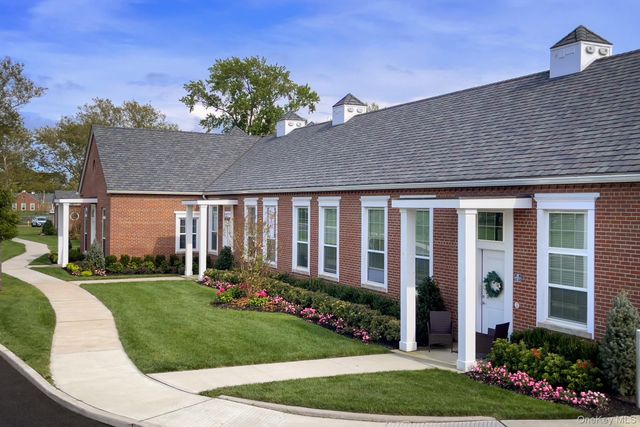 94302 Circle Drive 94-302, Central Islip, NY 11722
