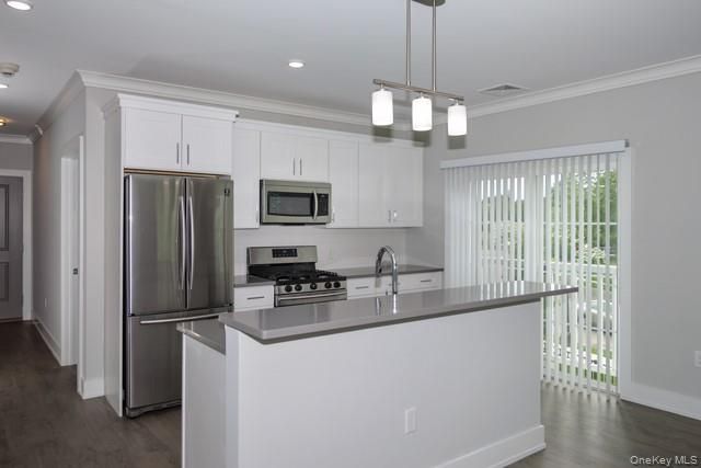 94302 Circle Drive 94-302, Central Islip, NY 11722