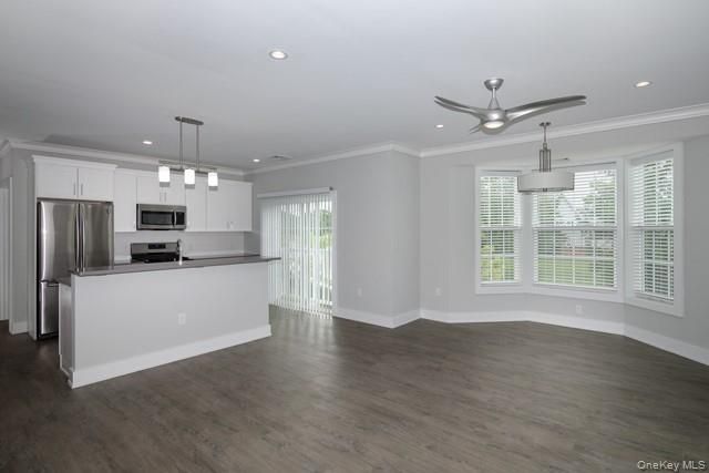 94302 Circle Drive 94-302, Central Islip, NY 11722