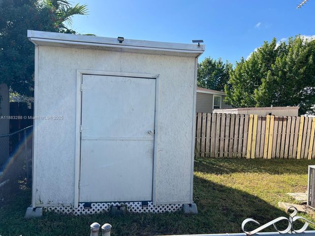 21780 NW 2nd Ct, Pembroke Pines, FL 33029