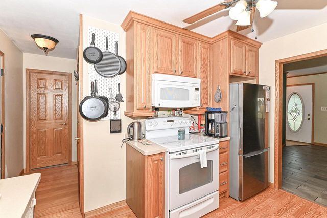 1332 Lakeview AVENUE, South Milwaukee, WI 53172