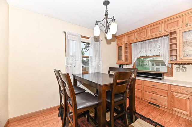 1332 Lakeview AVENUE, South Milwaukee, WI 53172