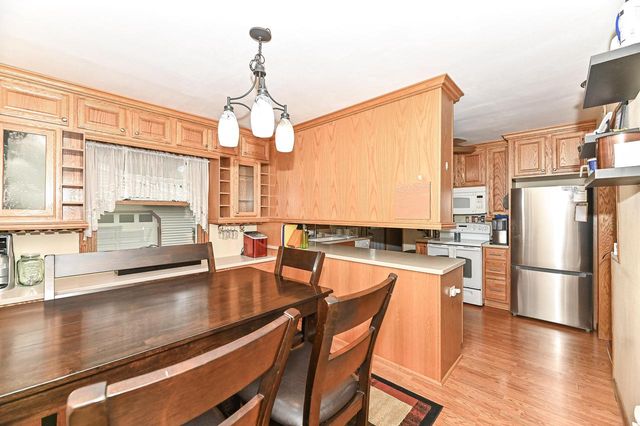 1332 Lakeview AVENUE, South Milwaukee, WI 53172