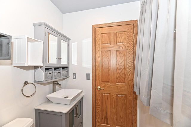 1332 Lakeview AVENUE, South Milwaukee, WI 53172