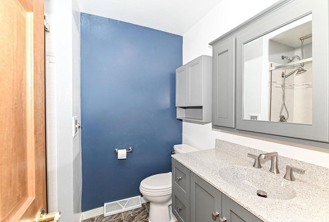 1332 Lakeview AVENUE, South Milwaukee, WI 53172
