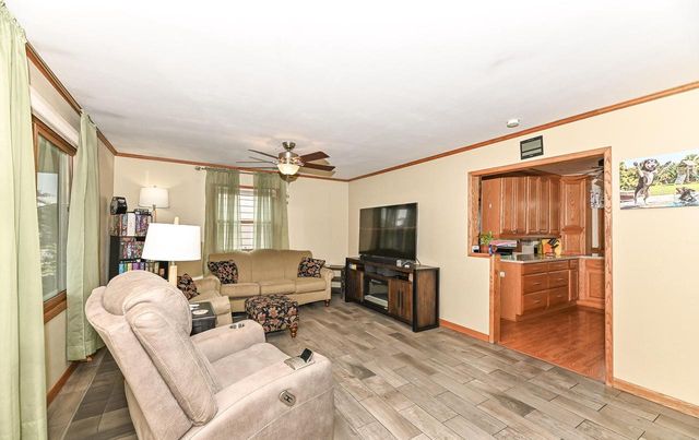 1332 Lakeview AVENUE, South Milwaukee, WI 53172