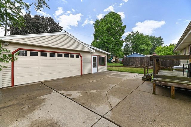 1332 Lakeview AVENUE, South Milwaukee, WI 53172
