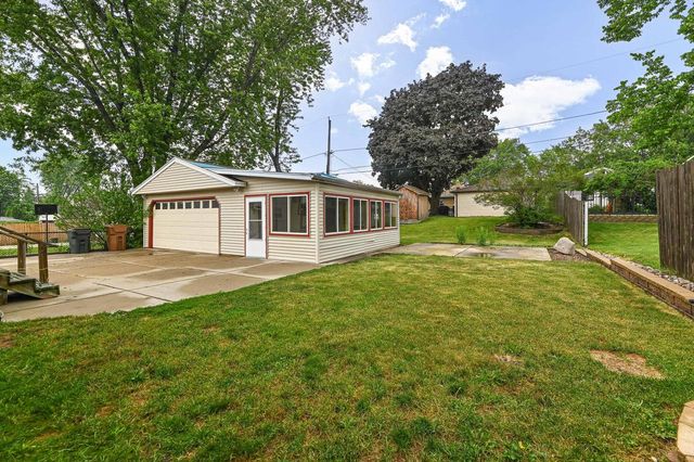 1332 Lakeview AVENUE, South Milwaukee, WI 53172