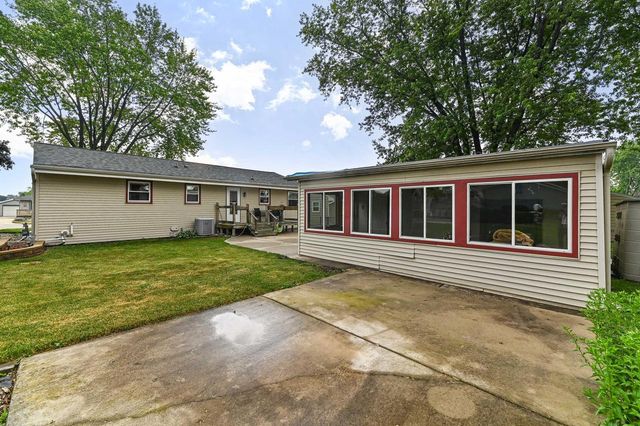 1332 Lakeview AVENUE, South Milwaukee, WI 53172