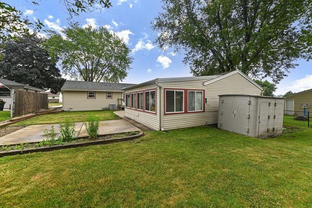 1332 Lakeview AVENUE, South Milwaukee, WI 53172