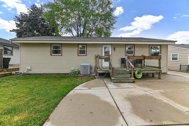 1332 Lakeview AVENUE, South Milwaukee, WI 53172