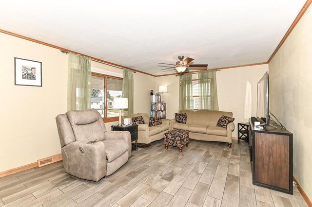 1332 Lakeview AVENUE, South Milwaukee, WI 53172