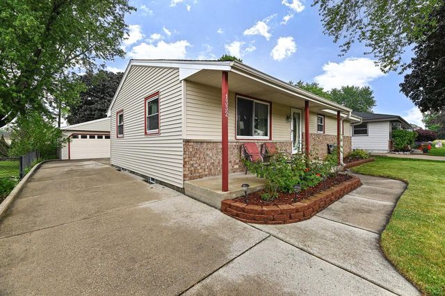 1332 Lakeview AVENUE, South Milwaukee, WI 53172