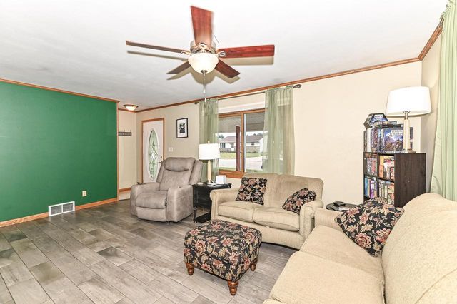 1332 Lakeview AVENUE, South Milwaukee, WI 53172