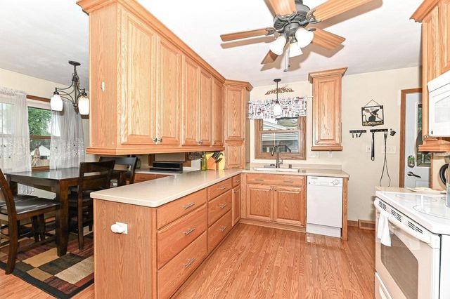 1332 Lakeview AVENUE, South Milwaukee, WI 53172