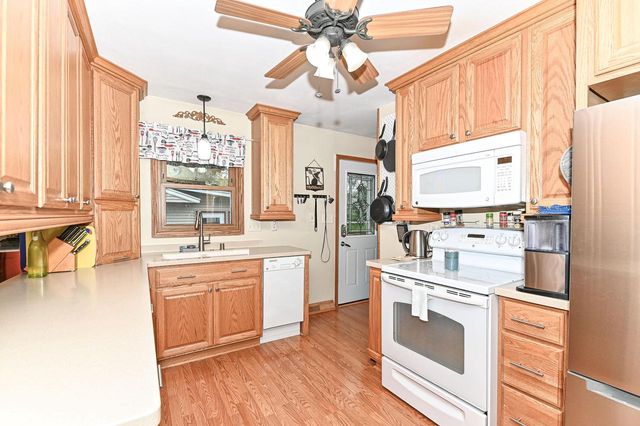 1332 Lakeview AVENUE, South Milwaukee, WI 53172