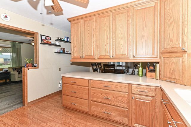 1332 Lakeview AVENUE, South Milwaukee, WI 53172