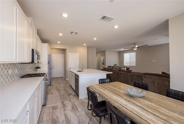 194 Viento Ridge Street, Henderson, NV 89012