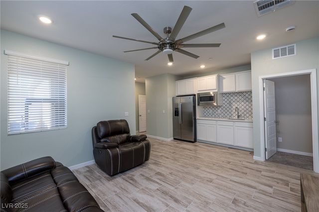 194 Viento Ridge Street, Henderson, NV 89012