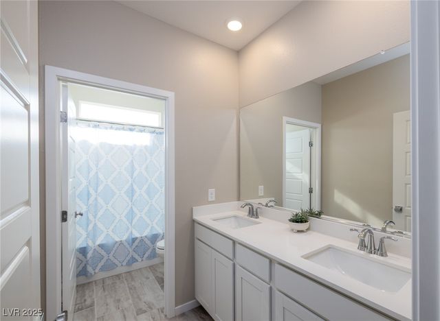 194 Viento Ridge Street, Henderson, NV 89012