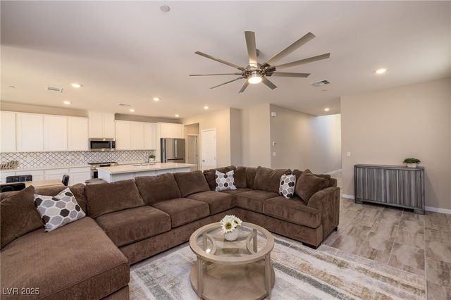 194 Viento Ridge Street, Henderson, NV 89012