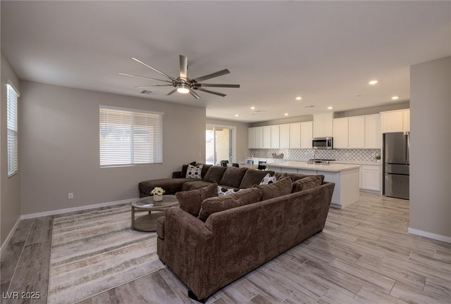 194 Viento Ridge Street, Henderson, NV 89012