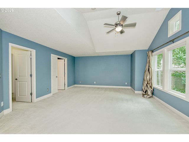 2268 SAINT MORITZ Loop, West Linn, OR 97068