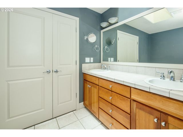 2268 SAINT MORITZ Loop, West Linn, OR 97068
