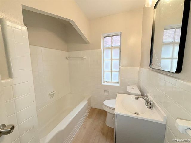 9832 Balfour Road, Detroit, MI 48224