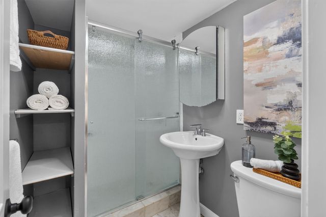 1722 Commonwealth Ave. 1-1722, Boston, MA 02135