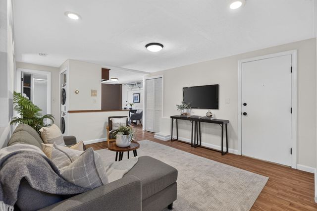 1722 Commonwealth Ave. 1-1722, Boston, MA 02135