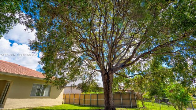 16252 SW 42nd Ter, Miami, FL 33185