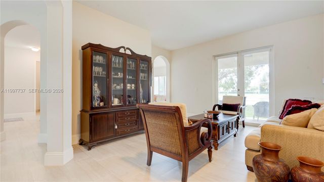 16252 SW 42nd Ter, Miami, FL 33185