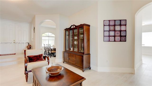 16252 SW 42nd Ter, Miami, FL 33185