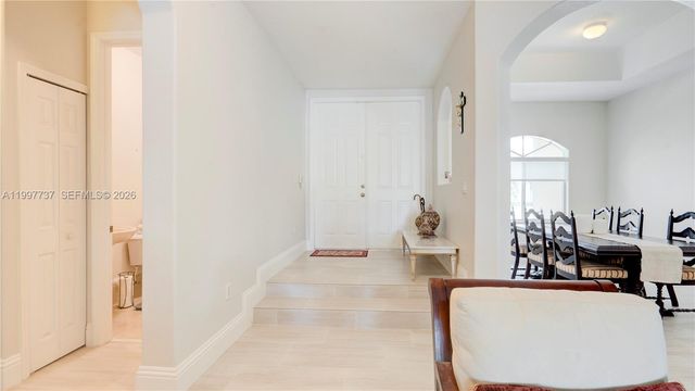 16252 SW 42nd Ter, Miami, FL 33185