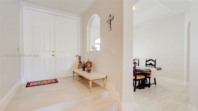 16252 SW 42nd Ter, Miami, FL 33185