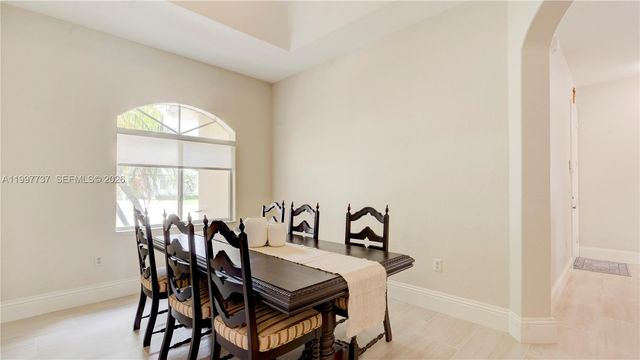 16252 SW 42nd Ter, Miami, FL 33185