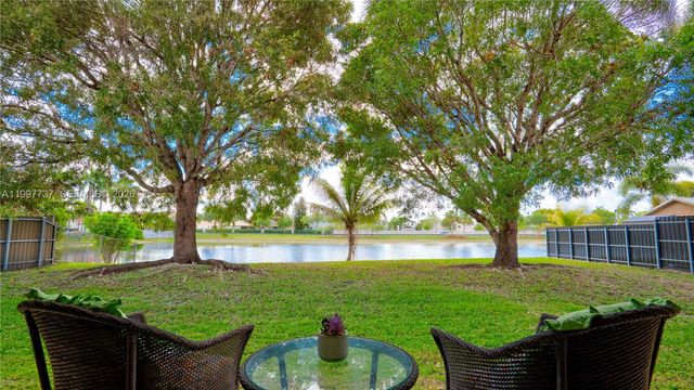 16252 SW 42nd Ter, Miami, FL 33185