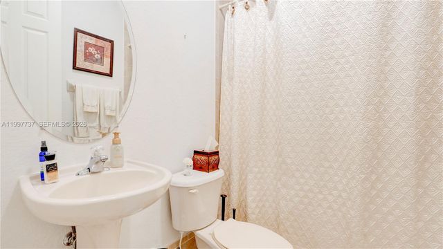 16252 SW 42nd Ter, Miami, FL 33185