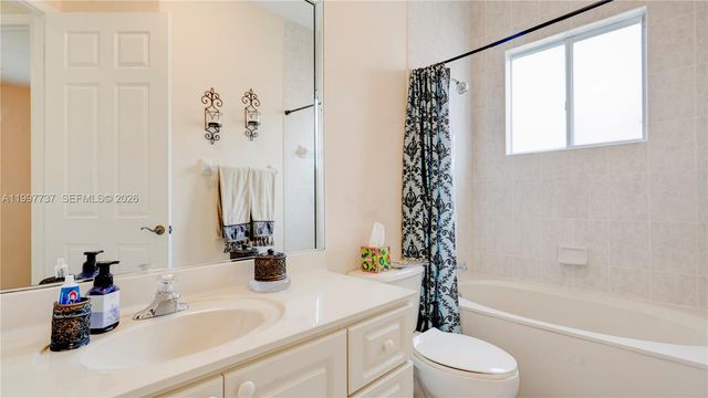 16252 SW 42nd Ter, Miami, FL 33185