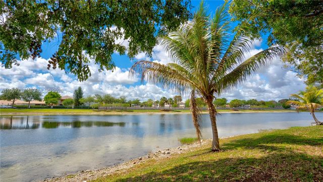 16252 SW 42nd Ter, Miami, FL 33185