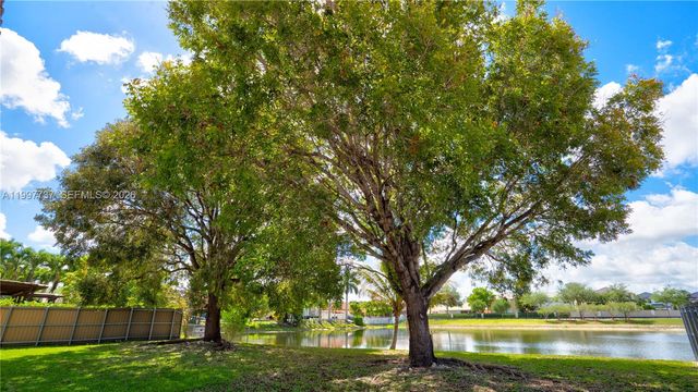 16252 SW 42nd Ter, Miami, FL 33185