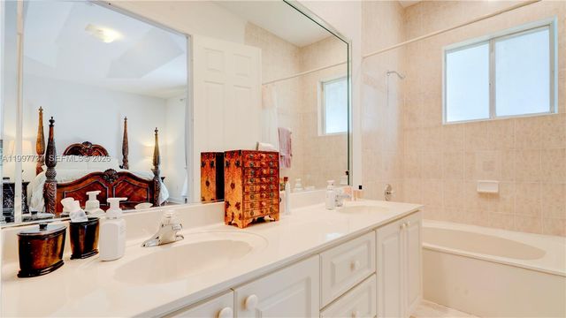 16252 SW 42nd Ter, Miami, FL 33185