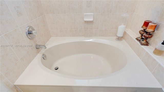 16252 SW 42nd Ter, Miami, FL 33185